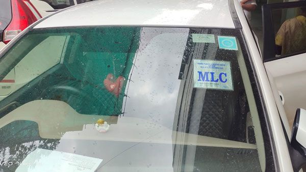 వైసీపీ ఎమ్మెల్సీ కారులో డెడ్ బాడీ-డ్రైవర్ దిగా గుర్తింపు-బాధితుల ఆగ్రహంతో కారు వదిలి పరార్