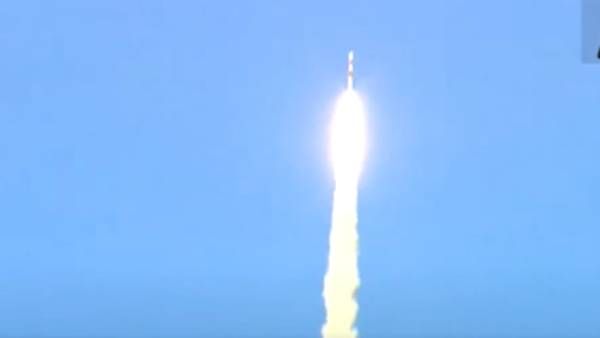 పీఎస్ఎల్వీ-సీ53 మిషన్ ప్రయోగం విజయవంతం: ఇస్రో శాస్త్రవేత్తల హర్షం(వీడియో)