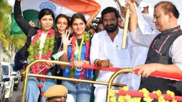 నిఖత్ జరీన్, ఇషా సింగ్‌లకు కేసీఆర్ సర్కారు భారీ నజరానా, మొగిలయ్యకూ అదే రోజు