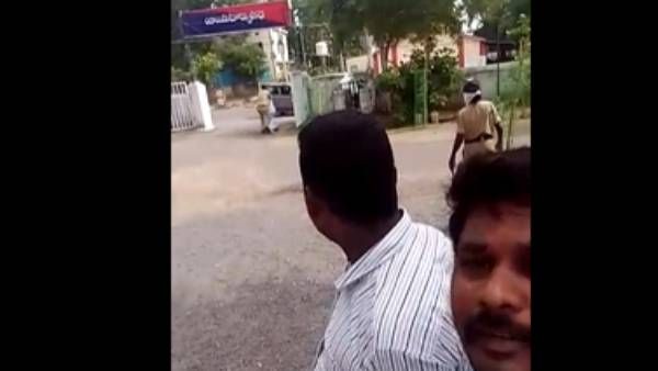 కేటీఆర్ కాన్వాయ్‌పై చెప్పుతో దాడి చేసిన రైతు: పోలీస్ స్టేష్ నుంచి పరుగెత్తుకుంటూ వచ్చి విసిరాడు