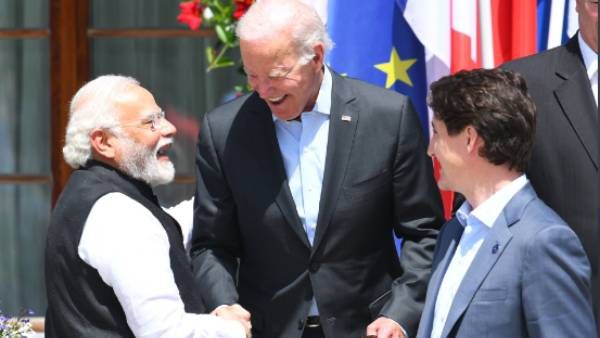 వీడియో: ప్రధాని మోడీ వద్దకు వచ్చి అభినందించిన జో బైడెన్, దేశాధినేతలతో ఇలా