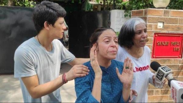 IAS Son: ఐఏఎస్ మీద అవినీతి ఆరోపణలు, ఇంట్లో సోదాలు చేస్తుంటే ఐఏఎస్ కొడుకు ఆత్మహత్య !