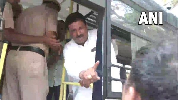 ఢిల్లీలో తీవ్ర ఉద్రిక్తతలు-మూడోరోజూ ఈడీ ముందుకు రాహుల్-పార్లమెంటులో ఎంపీల నిరసనలు