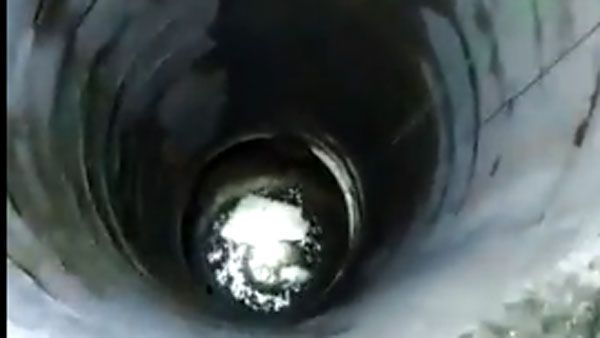 సార్.. మా పిల్లి బావిలో పడిందని సీపీకి ఫోన్.. అర్దరాత్రి పిల్లికోసం పోలీసుల రెస్క్యూఆపరేషన్