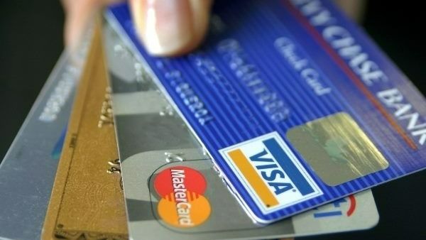 Actor: నటుడికి సినిమా చూపించిన క్రెడిట్ కార్డు రికవరీ సిబ్బంది, అపార్ట్ మెంట్ లో హంగామా, తల్లి, వదినతో !