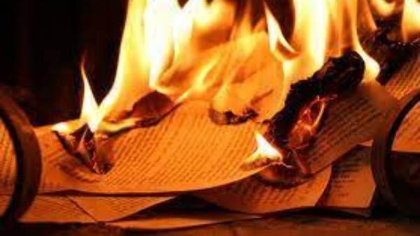 భాషా.. ఏందిది.. సర్వే పత్రాలను కాల్చివేసి.. గ్రూపులో పోస్ట్ చేసి..