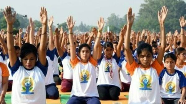 International yoga day2022: 75ఏళ్ళ స్వాతంత్ర్య చిహ్నంగా 75వారసత్వ కట్టడాల వద్ద కేంద్రమంత్రుల యోగావేడుకలు