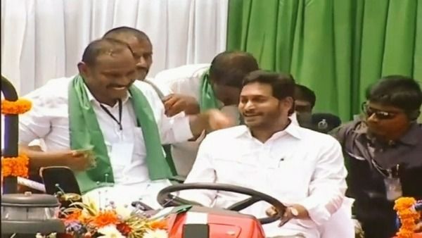 వైఎస్సార్ యంత్రసేవా పథకం ప్రారంభం-ప్రతీ అడుగులో రైతుకు అండగా ఉన్నామన్న జగన్..