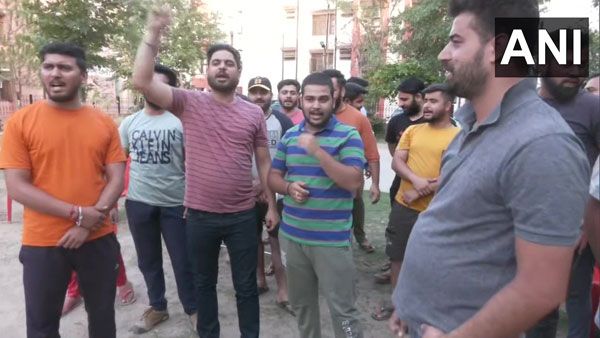 కశ్మీర్ నుంచి మళ్లీ వలసపోతున్న పండిట్లు-వరుస హత్యలతో బెంబేలు