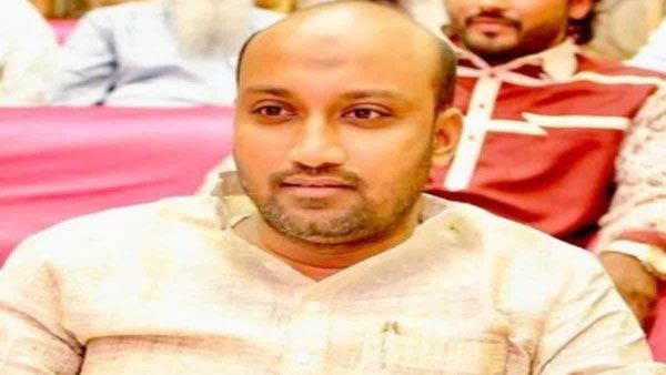 ఆమ్నీషియా పబ్ రగడ: వక్ఫ్ బోర్డు చైర్మన్ కు రాజీనామా చెయ్యాలన్న టీఆర్ఎస్; చెయ్యనన్న మసీవుల్లా!!