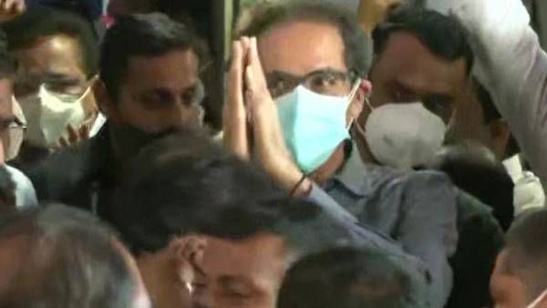 శివసేన కార్యవర్గ భేటీలో కీలక నిర్ణయాలు-రెబెల్స్ కు నోటీసులు-బాలాసాహెబ్ పేరు వాడకుండా..