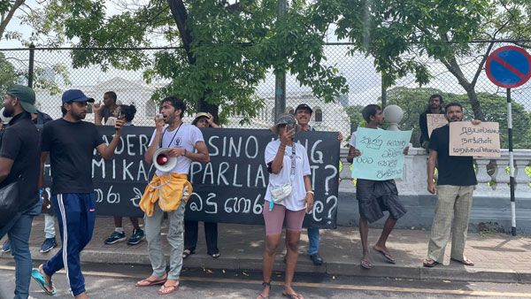 శ్రీలంకలో రూ.5 లక్షలు పంచిన తెలంగాణ వాసి-పోలీసుల నిర్బంధం-భారత్ జోక్యంతో విముక్తి