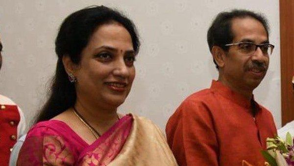 మహా సంక్షోభం: రంగంలోకి రష్మి థాకరే.. రెబల్ ఎమ్మెల్యేల భార్యలతో భేటీ.. తిరిగి రావాలంటూ..