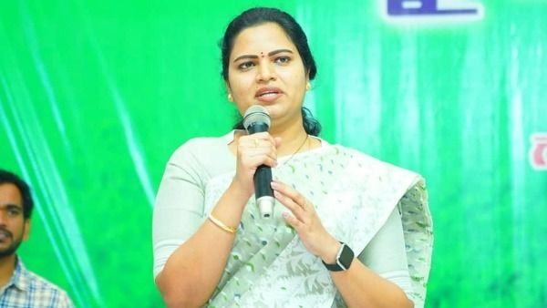 ఆస్పత్రుల దుస్థితిపై విడదల రజిని ఫైర్; మెరుగైన వైద్యం లక్ష్యంగా అధికారులకు మంత్రి ఆదేశం!!