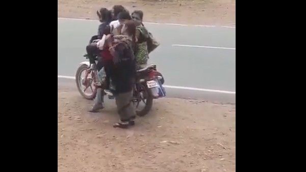 videos viral:అదీ బైకా..? మరెంటీ..? ఆరుగురితో డ్రైవ్.. మరొ బైక్‌పై హెవీ గూడ్స్ ట్రావెల్