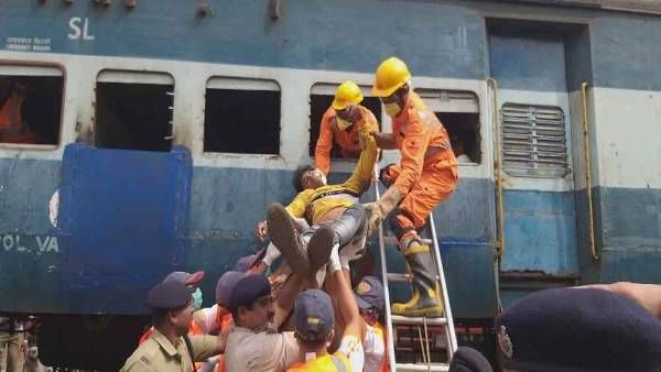 వాల్తేర్ డివిజిన్ అప్రమత్తం.. సమీక్షించిన డీఆర్ఎం.. అంతా ఓకే