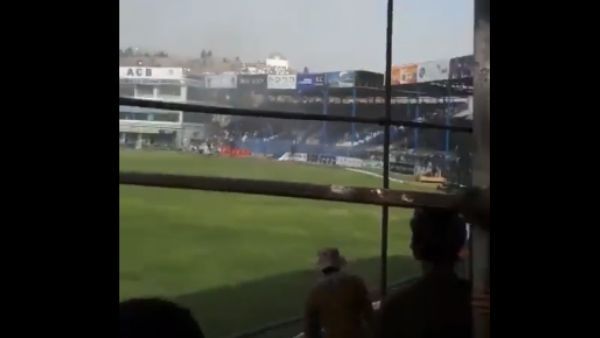 టీ20 టోర్నమెంట్ జరుగుతున్న సమయంలో భారీ పేలుడు: ఉద్రిక్తత, పరుగులు