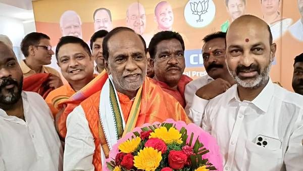 కేసీఆర్ పార్టీలో కట్టప్పలు రెడీగా ఉన్నారు: సినిమా ముందుందంటూ లక్ష్మణ్ కీలక వ్యాఖ్యలు