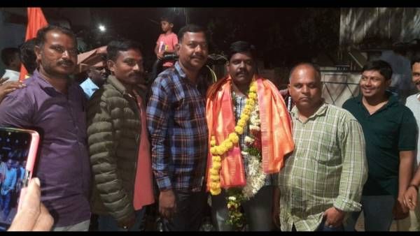 దేశ సేవలో ఇరవయ్యేళ్లు... సొంత ఊరిలో ఘన స్వాగతం