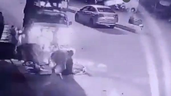 Viral Video: బ్రేక్‌ బదులు యాక్సిలరేటర్ తొక్కాడు.. క్షణాల్లో దూసుకెళ్లిన ట్రక్కు..