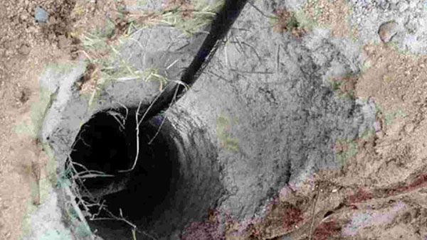 Boy In Borewell: బోరుబావిలో పడిన బాలుడు.. యువకుడి తెగింపుతో ఐదు గంటల నరకయాతనకు తెర..