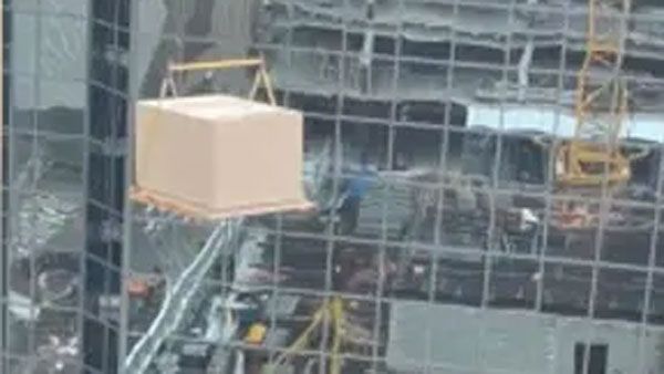 viral video: వామ్మో.. క్రేన్ నుంచి వేలాడుతూ.. గుండె గుబేల్, గాయాలు.. వైరల్