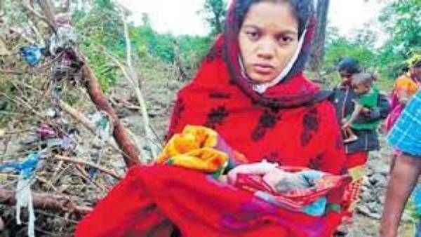 అడవి బిడ్డల పురిటి కష్టాలు హృదయవిదారకం: వాగు గట్టుపైనే గర్భిణి ప్రసవవేదన, ఆపై..