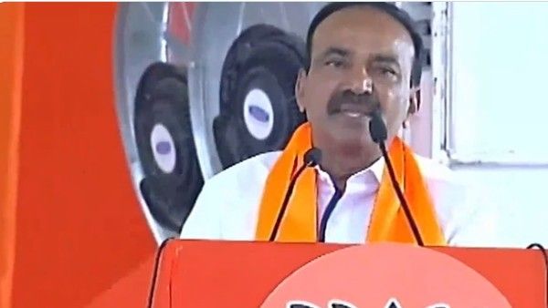 మోడీ ప్లెక్సీ కనిపించకుండా కుట్ర.. కేసీఆర్‌పై ఈటల రాజేందర్ విమర్శలు