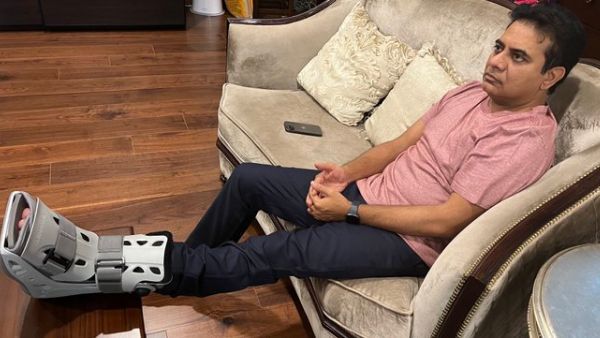 బర్త్ డేకు ముందే బెణికిన చీలమండ: ఇంటి వద్దే మంత్రి కేటీఆర్ రెస్ట్, 3 వీక్స్