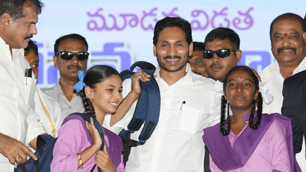 వరుసగా మూడో ఏడాది విద్యాకానుక విడుదల-బైజూస్ తో మెరుగైన విద్య ఖాయం-జగన్ హామీ