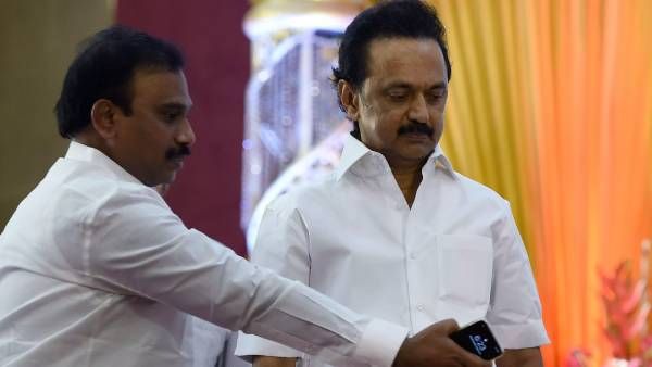 తమిళనాడుకు స్వయం ప్రతిపత్తి లేదా ప్రత్యేక రాష్ట్ర హోదా: డీఎంకే డిమాండ్: చప్పట్లు కొట్టిన స్టాలిన్