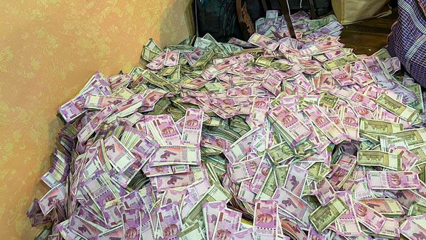 రూ.20 కోట్ల నగదు: గుట్టలుగా కరెన్సీ, స్కాం ఇదే.. ఎక్కడ అంటే.??