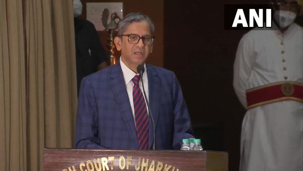 ప్రింట్, ఎలక్ట్రానిక్ మీడియా సొంత కోర్టులు: దిగమింగుకోవడం కష్టం: రిటైర్మెంట్‌పై: సీజేఐ ఎన్వీ రమణ