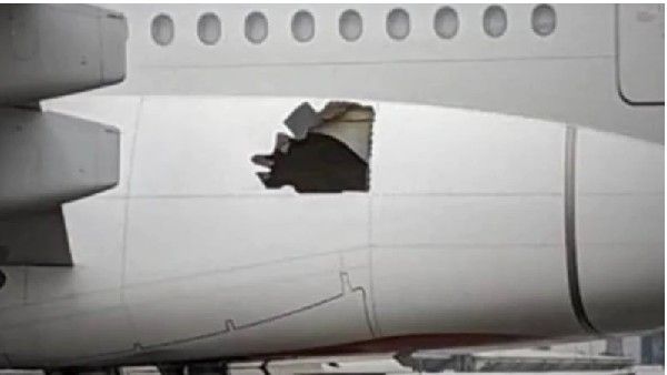 Emirates Passengers Flight: గాల్లో ఎగురుతుండా విమానానికి రంధ్రం.. పైలట్లు ఏం చేశారంటే..
