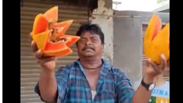 viral video:పళ్లను కోస్తూ.. అరుస్తూ విక్రయం, సంబరపడిన జనం.. వైరల్ (వీడియో)