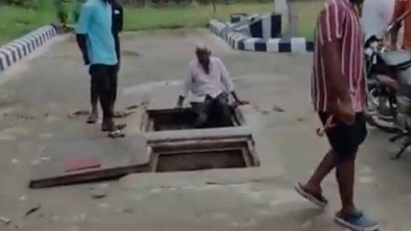 video viral:హవ్వా.. పెట్రోల్‌కి బదులు నీరు, నిలిచిన 20 టూ వీలర్స్.. ఎక్కడ అంటే...?