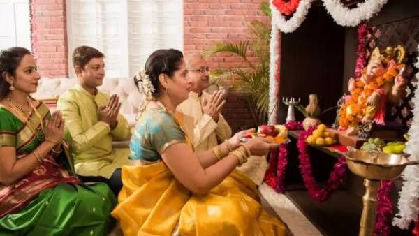vastu tips: పూజలు చేసేటప్పుడు చెయ్యకూడని తప్పులివే; ఈ తప్పులు చేస్తే మీ పూజలు వృధా!!