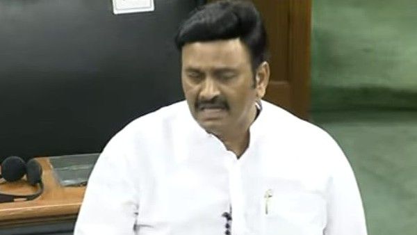 లోక్ సభలో రఘురామ వర్సెస్ వైసీపీ ఎంపీలు-వారించిన స్పీకర్-ముఖానికి చేయి అడ్డుపెట్టుకుని..