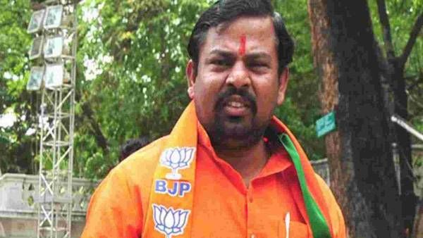 హిందు దేవుళ్లపై వివక్ష, స్టిక్కర్లు తొలగించడం ఏంటీ, జగన్‌పై రాజా సింగ్ ఫైర్