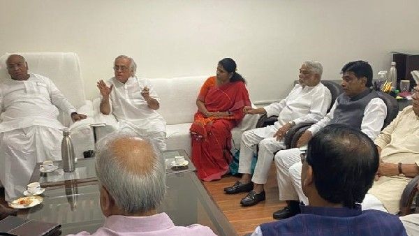 కాంగ్రెస్‌కు టీఆర్ఎస్ సంపూర్ణ మద్దతు: సంతకం కూడా: రేవంత్ రెడ్డి కింకర్తవ్యం?: మారిన ఈక్వేషన్లు