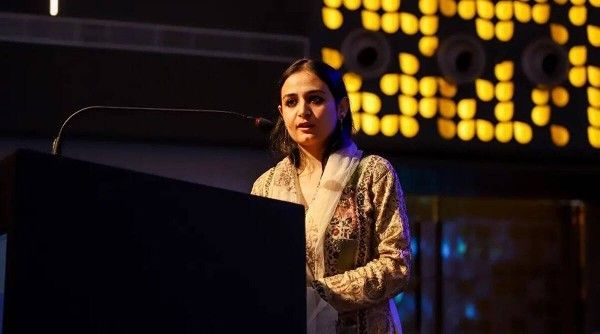 పులిట్జర్ ఫ్రైజ్ విజేతకు అవమానం.. ఢిల్లీ ఎయిర్ పోర్టులో ఆపి..