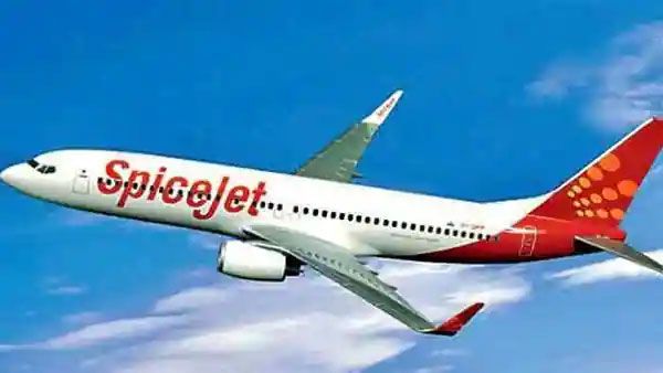 స్పైస్‌జెట్‌కు షాక్: 50 శాతం విమానాలే నడపాలంటూ డీజీసీఏ ఆదేశం