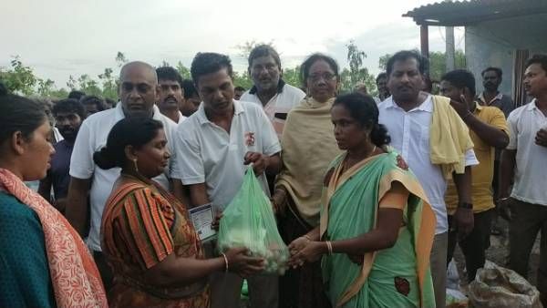 గోదావరి బాధితులకు ఎన్డీఆర్ ట్రస్ట్ సాయం-ఎవరూ ఆకలితో ఉండొద్దన్న నారా భువనేశ్వరి