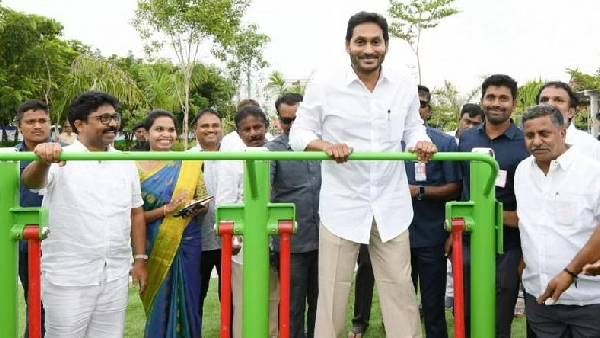 పులివెందులలో జగన్ కు భద్రత, జనానికి ఆంక్షలు-సర్వత్రా చర్చ-వైఎస్ కంచుకోటలో ఎందుకిలా ?