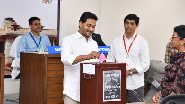 ఏపీలో రాష్ట్రపతి ఎన్నికలు-జగన్ ఓటుతో మొదలు-వరుసగా మంత్రులు, ఎమ్మెల్యేలు