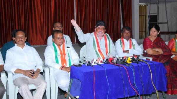 కరీంనగర్ జైల్లో కేసీఆర్ కోసం ప్రత్యేక గది ఏర్పాటన్న బండి సంజయ్.!ఆ గదిని వెంటనే పరిశీలిస్తామన్న కాంగ్రెస్.!