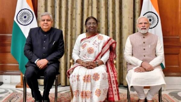 భారత 14వ ఉపరాష్ట్రపతిగా జగదీప్ ధన్‌కర్ ప్రమాణం: ప్రధాని మోడీ, వెంకయ్య హాజరు