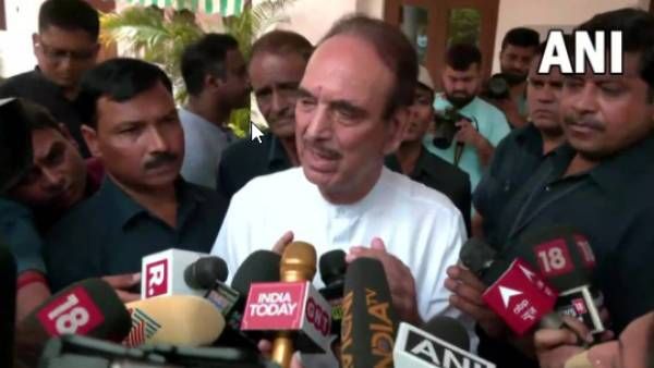 కాంగ్రెస్‌కు కంపౌండర్ వైద్యమే కావాలి: రాహుల్‌పై గులాం నబీ ఆజాద్ విసుర్లు, మోడీపై ఇలా