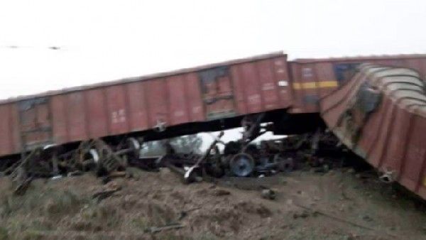 మహారాష్ట్రలో పాసింజర్- గూడ్స్ రైళ్ల ఢీ- 50 మందికి పైగా గాయాలు