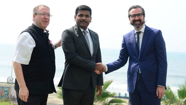 వైసీపీ మంత్రికి రెడ్డి ట్యాగ్ సమస్య-తనను అలా పిలవొద్దని సూచన-అసలేం జరిగింది ?